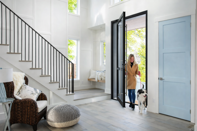 Veris Pivot Door